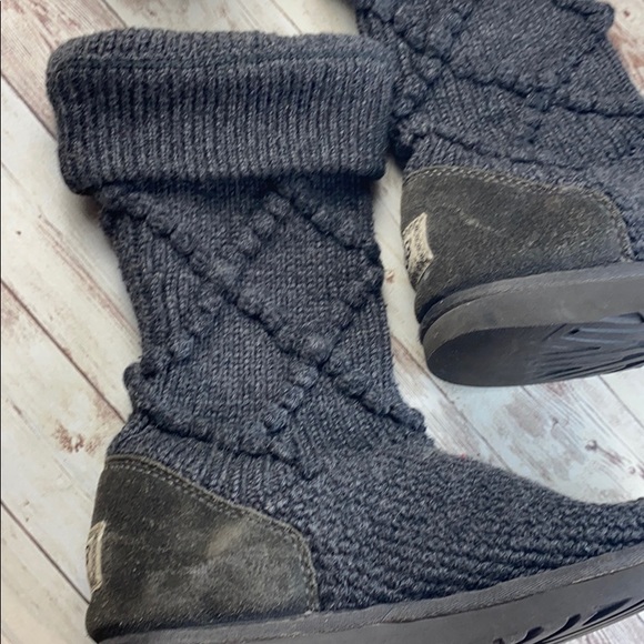 Authentic Ugg gray cable knit boots for women size 9 - Picture 3 of 13
